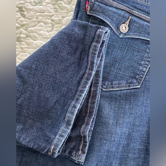 Levi’s Perfectly Slimming Bootcut 512 Jeans - Picture 8 of 13